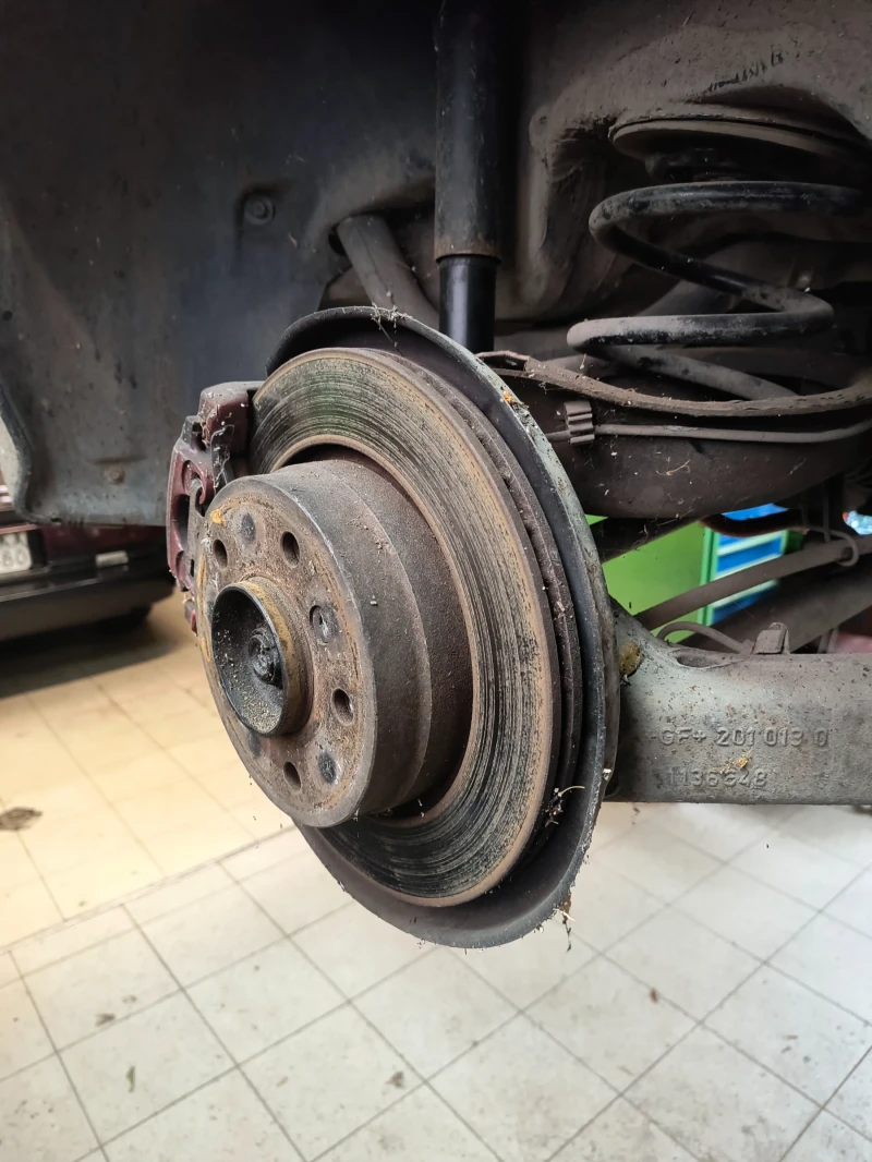 BMW 318, снимка 13 - Автомобили и джипове - 52775752