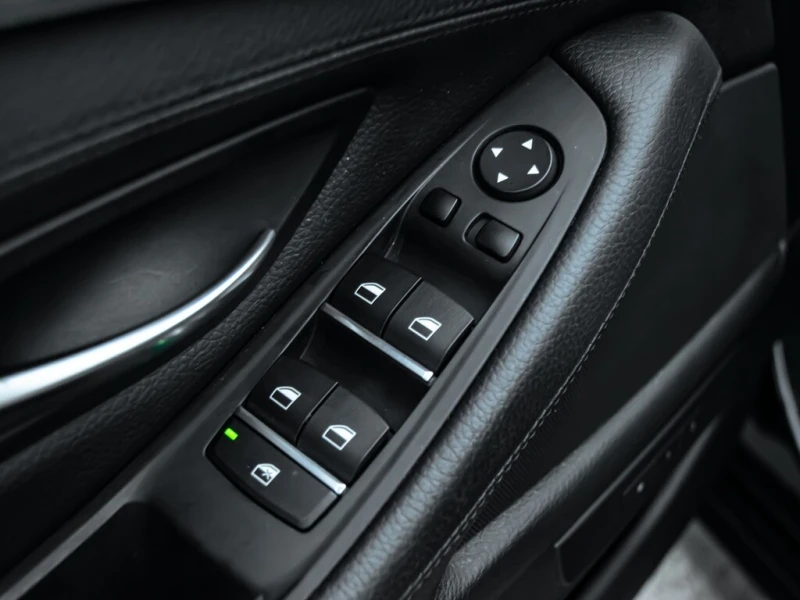 BMW 535 * 535i| xDrive| AWD| NAV| LOADED| LOW KM * CARFAX , снимка 12 - Автомобили и джипове - 53022852