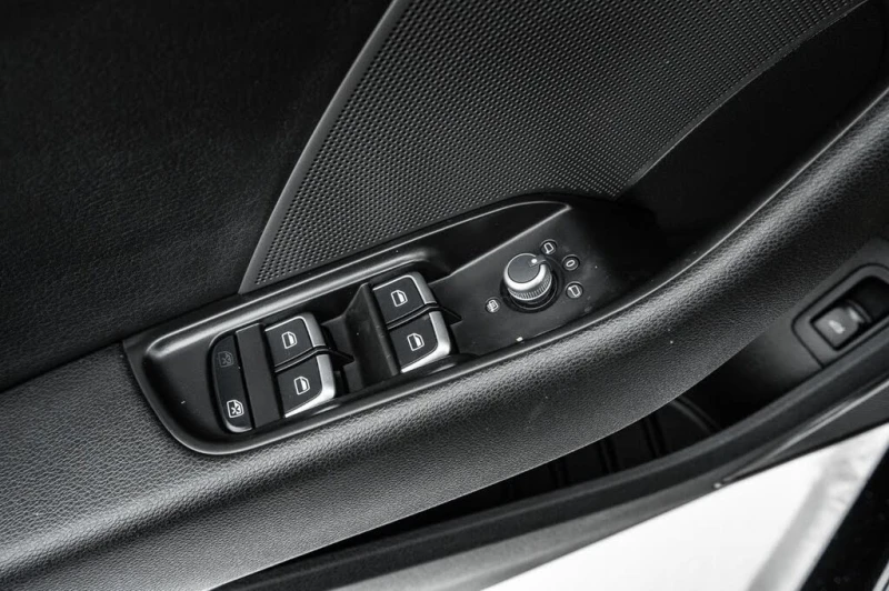 Audi S3 quattro* Technik* АвтоКредит* (ЦЕНА ДО БГ), снимка 16 - Автомобили и джипове - 53499719