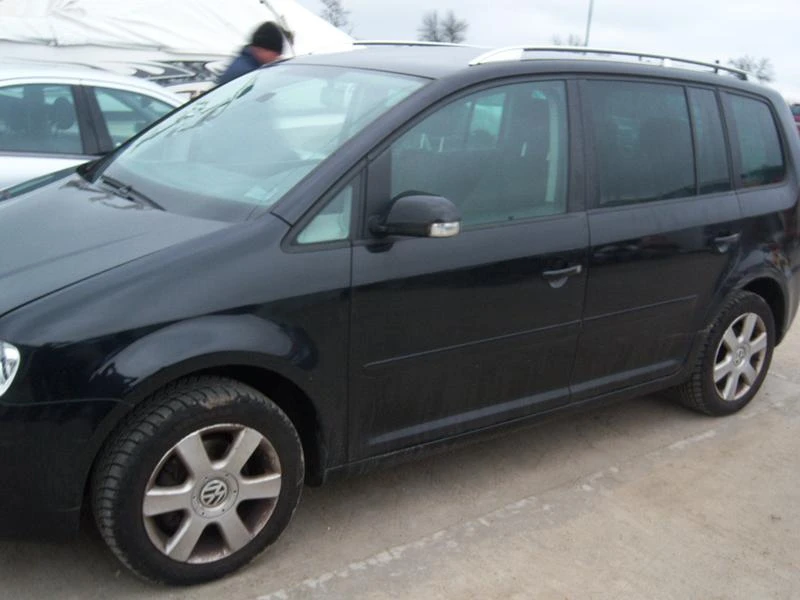 VW Touran 3 броя  1.6 FSI 6ск. 1,9tdi , снимка 4 - Автомобили и джипове - 23729245