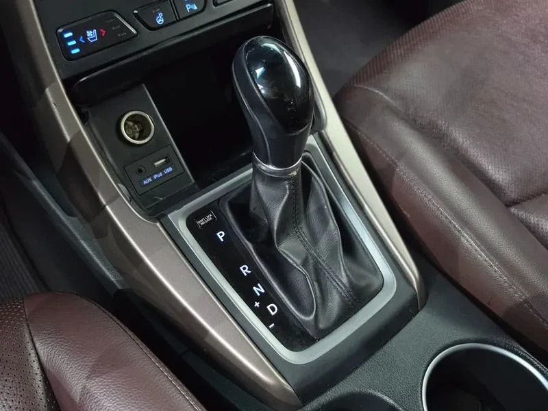 Hyundai Elantra 1.6 GDI PREMIUM, снимка 9 - Автомобили и джипове - 56304048