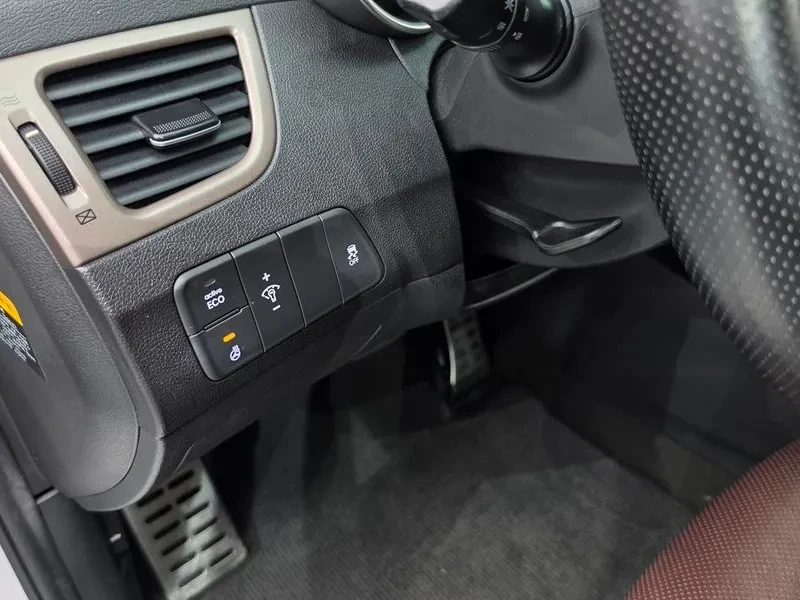 Hyundai Elantra 1.6 GDI PREMIUM, снимка 17 - Автомобили и джипове - 56304048