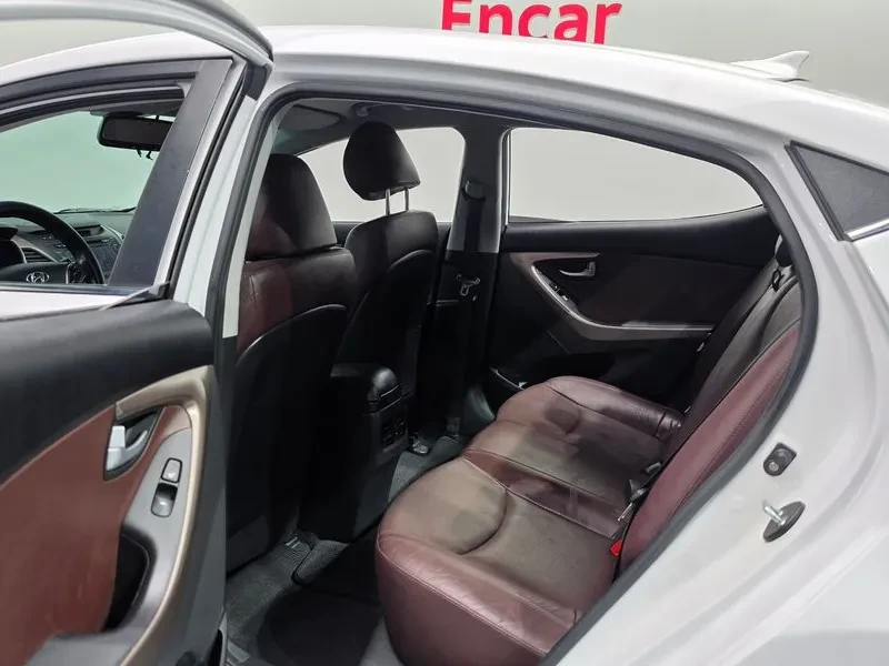 Hyundai Elantra 1.6 GDI PREMIUM, снимка 11 - Автомобили и джипове - 56304048
