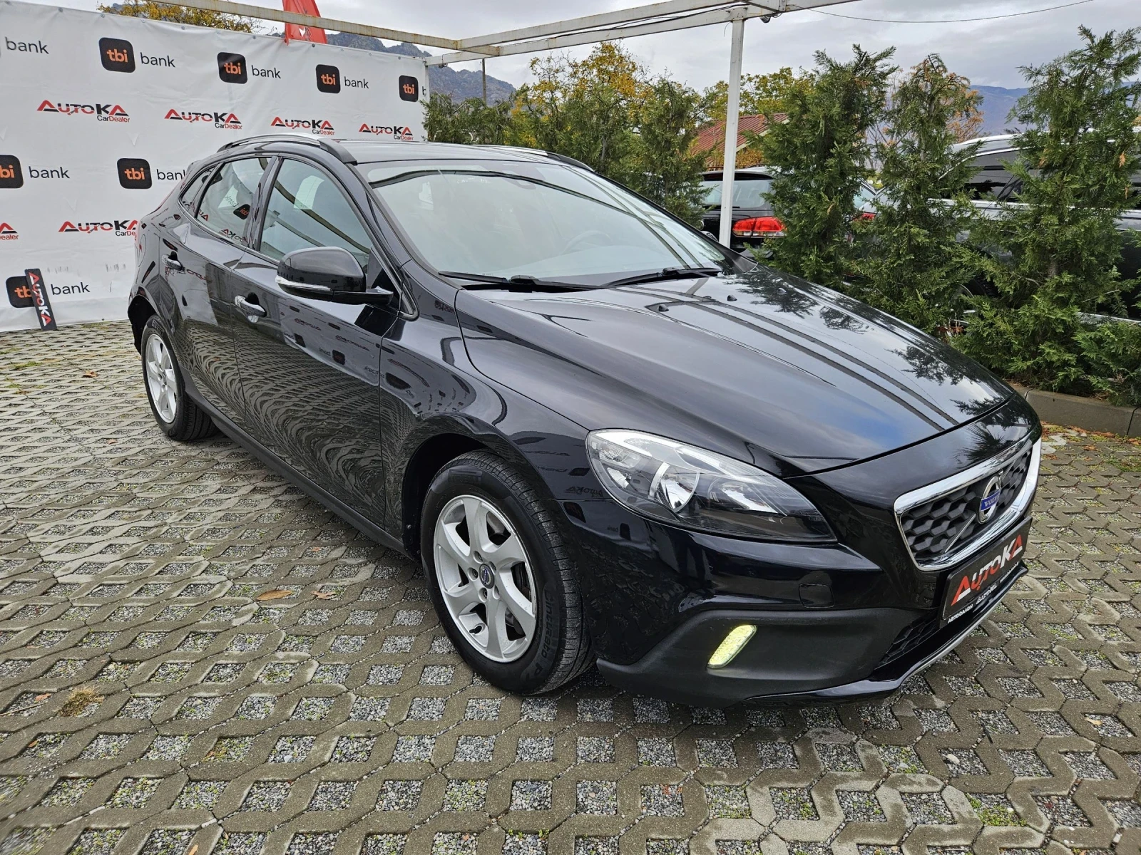 Volvo V40 Cross Country 2.0D-150kc= АВТОМАТ= 209.000км= АВТОПИЛОТ= SUMMUM - изображение 2