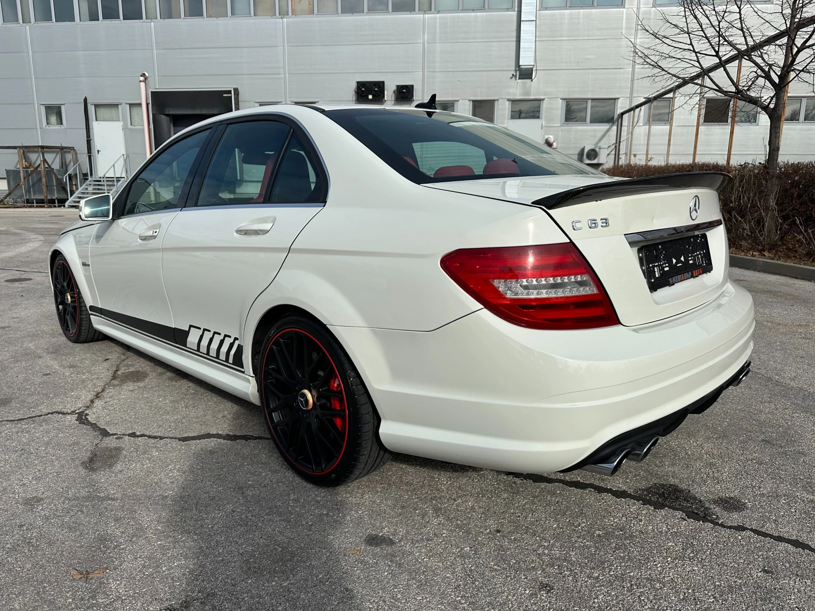 Mercedes-Benz C 63 AMG  - изображение 3