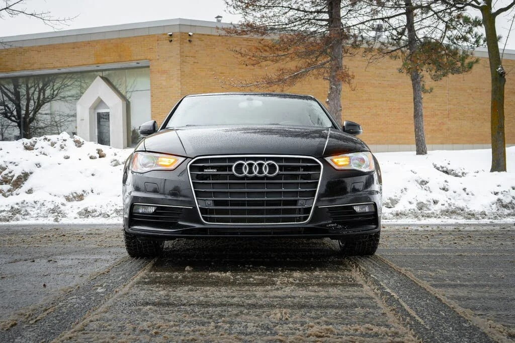 Audi S3 quattro* Technik* АвтоКредит* (ЦЕНА ДО БГ) - изображение 2