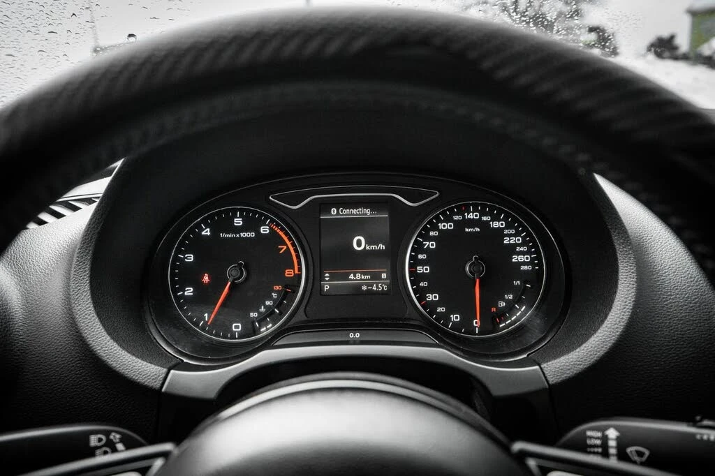 Audi S3 quattro* Technik* АвтоКредит* (ЦЕНА ДО БГ) - изображение 9