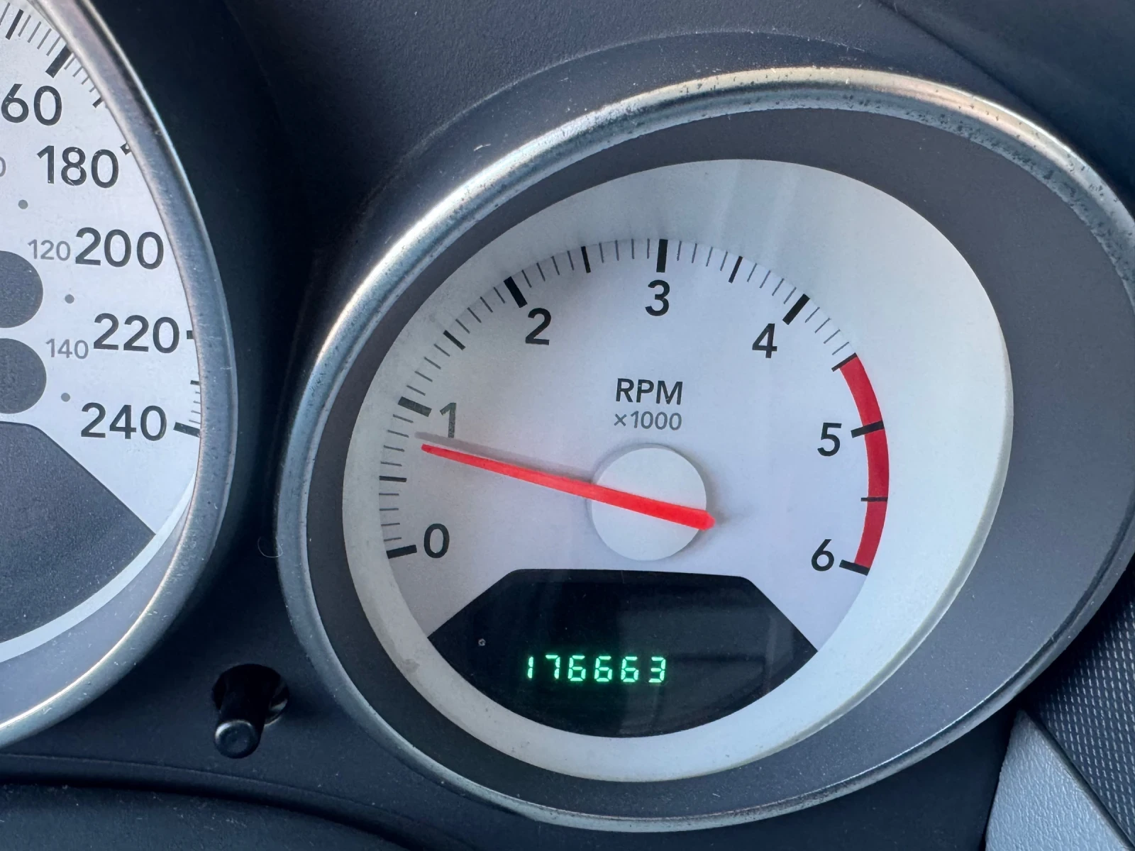 Dodge Caliber 2.0 TDI, снимка 10 - Автомобили и джипове - 53800366