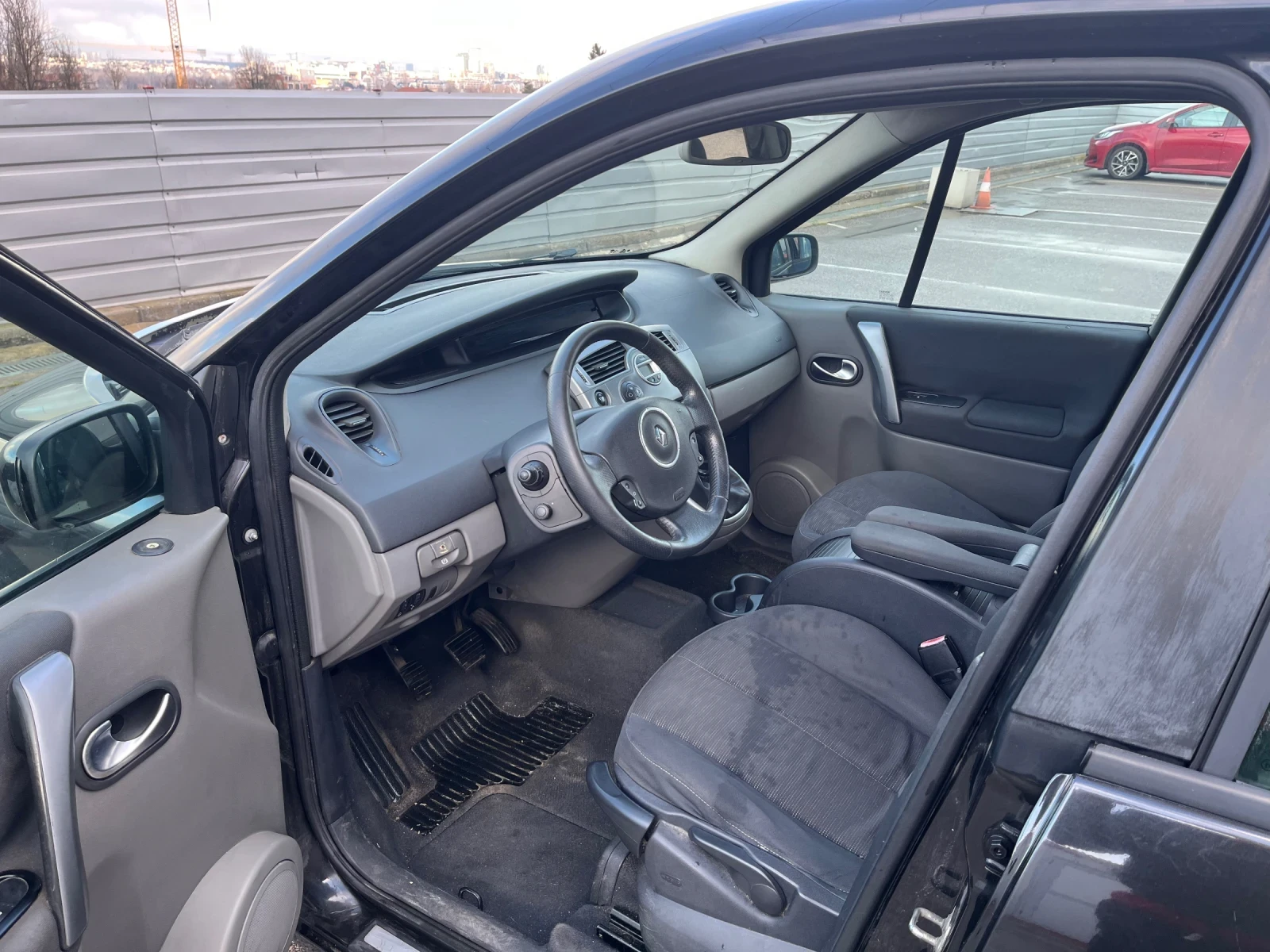Renault Scenic 1.5 dCi, снимка 8 - Автомобили и джипове - 54001086