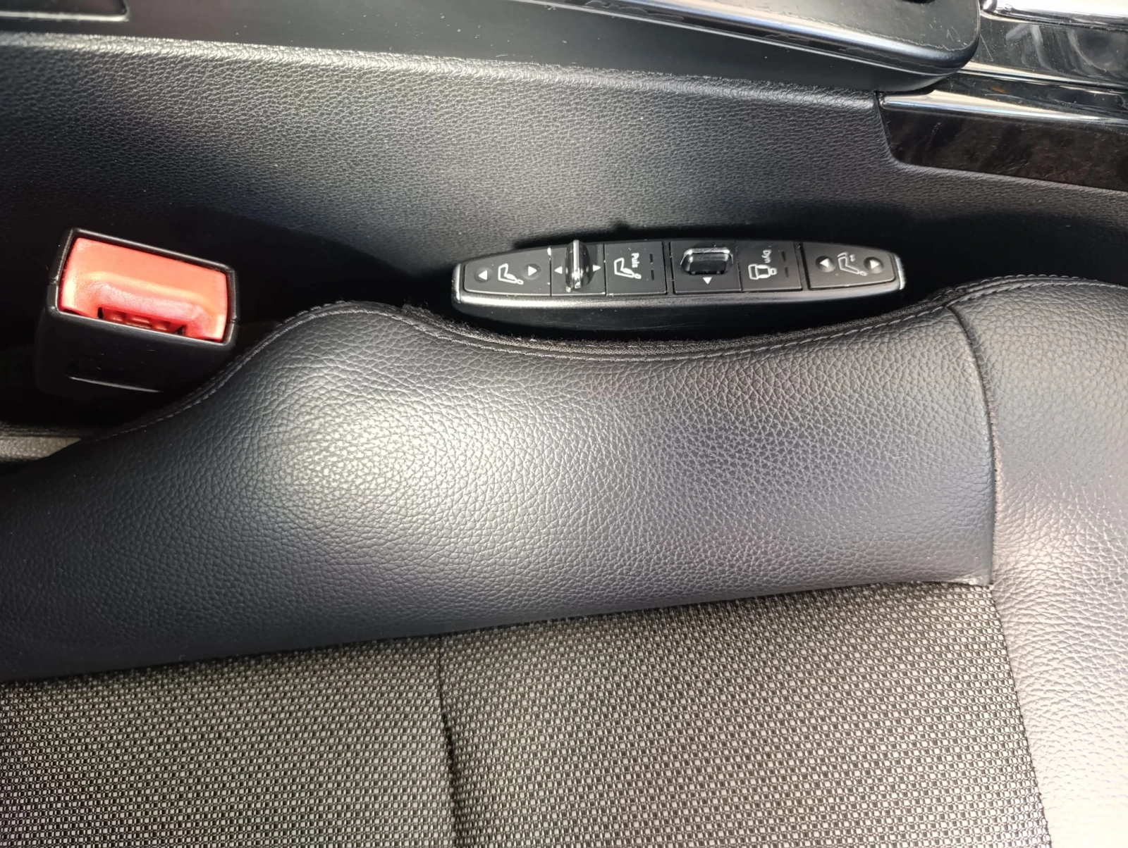 Mercedes-Benz E 250 BlueEFFICIENCY, снимка 17 - Автомобили и джипове - 54334219