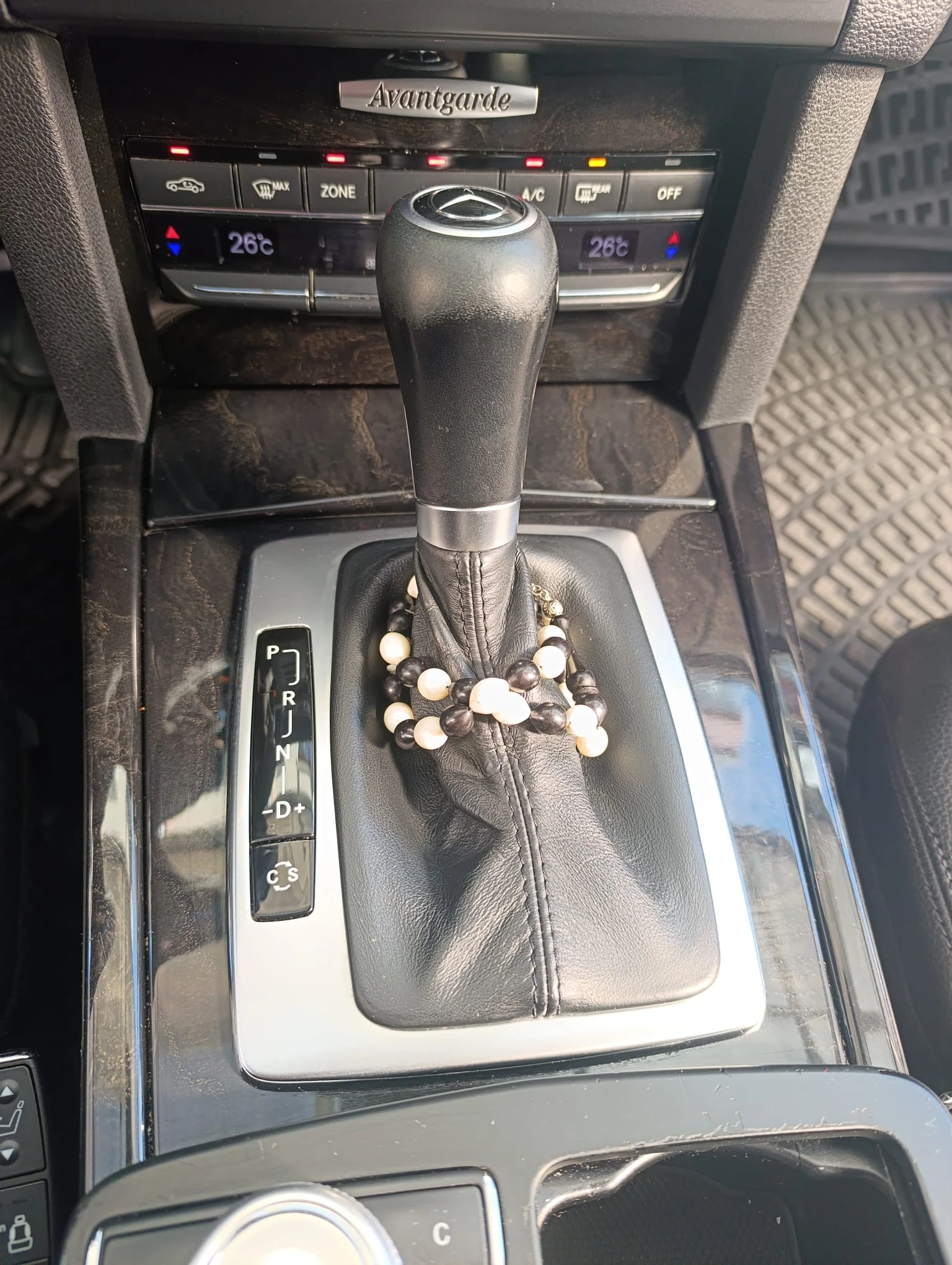 Mercedes-Benz E 250 BlueEFFICIENCY, снимка 13 - Автомобили и джипове - 54334219