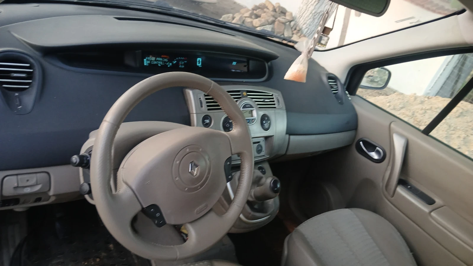 Renault Megane 1.6i, снимка 4 - Автомобили и джипове - 55426688
