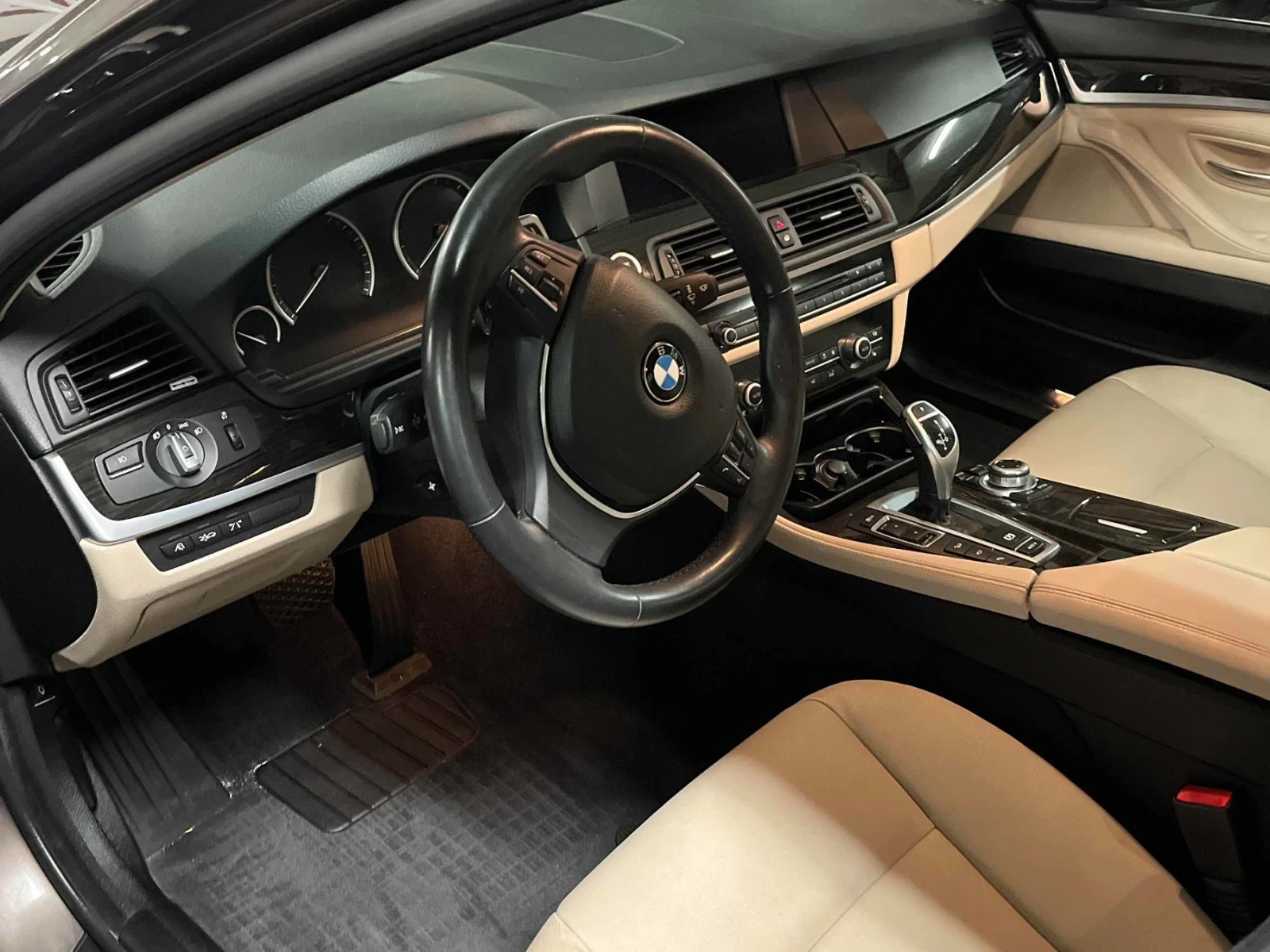 BMW 535 XDRIVE* LIEN ASSIST* DISTRONIC* Blind Spot* CARFAX, снимка 5 - Автомобили и джипове - 55671506