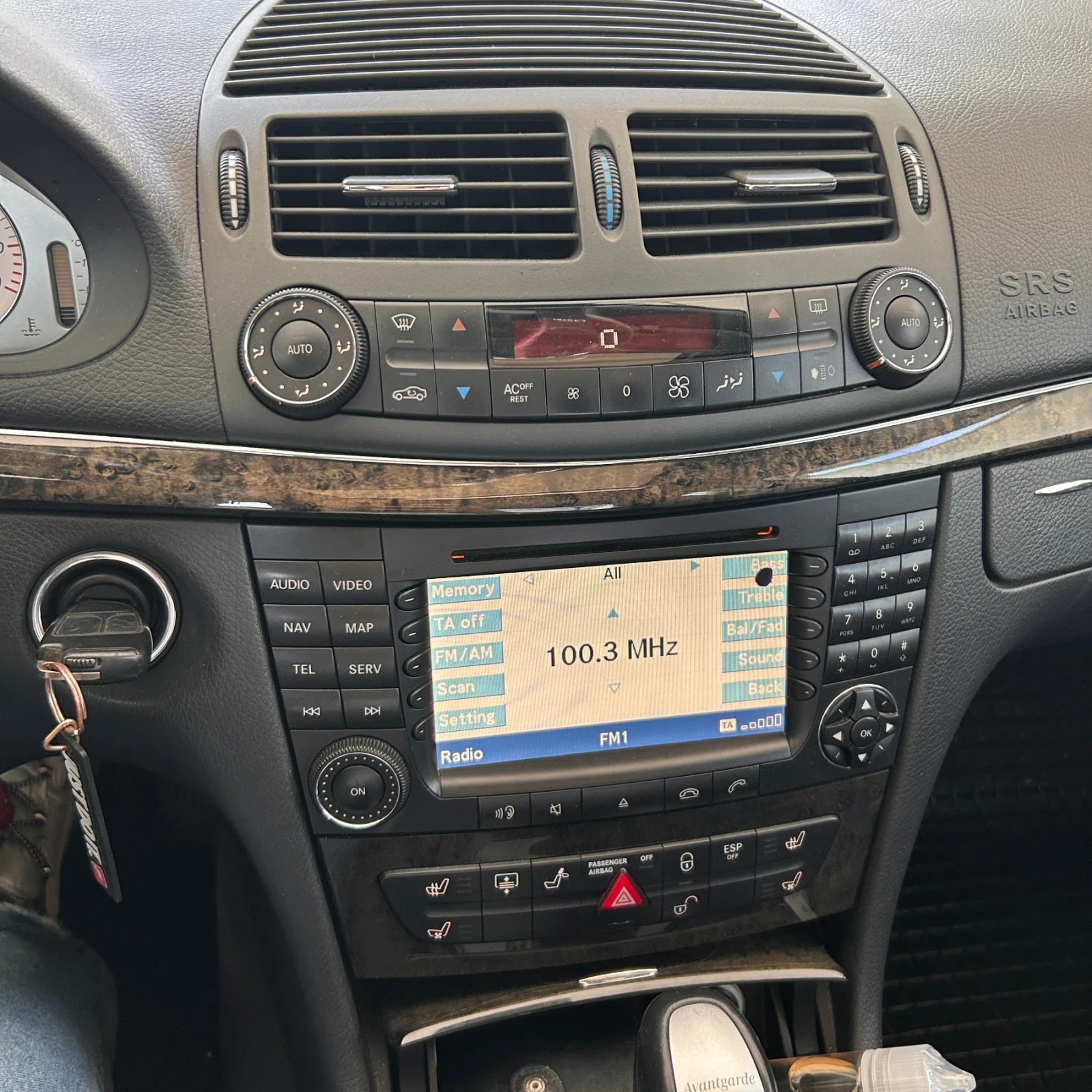Mercedes-Benz E 320, снимка 12 - Автомобили и джипове - 56041327