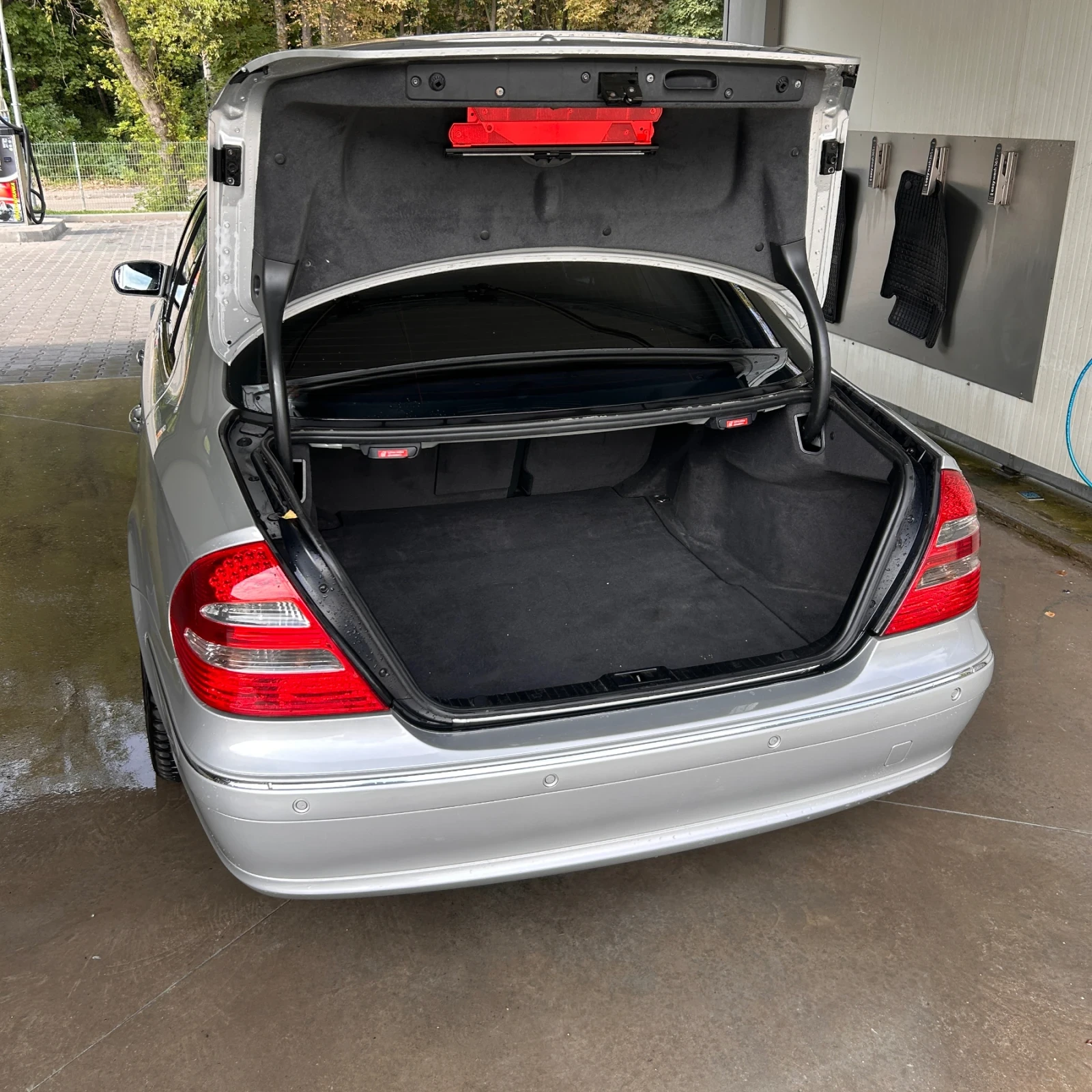 Mercedes-Benz E 320, снимка 4 - Автомобили и джипове - 56041327