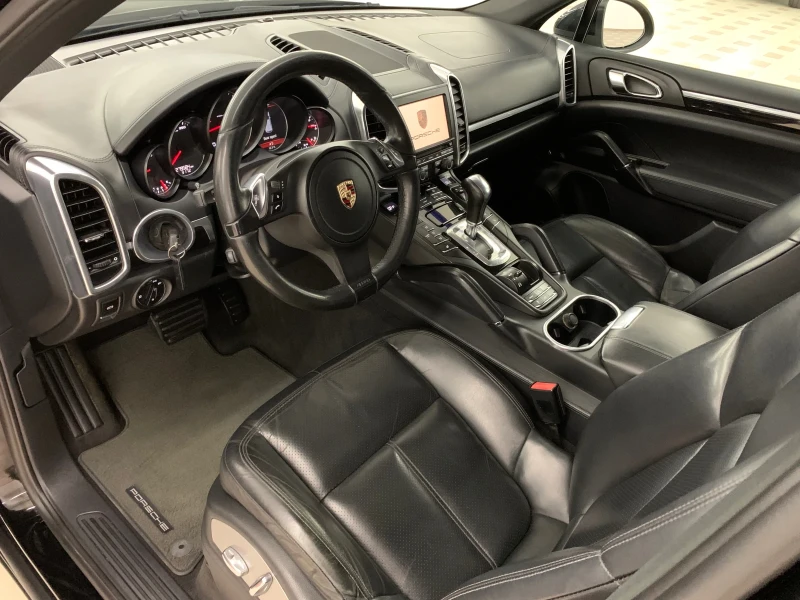 Porsche Cayenne 3.0diesel TOP, снимка 10 - Автомобили и джипове - 49091336