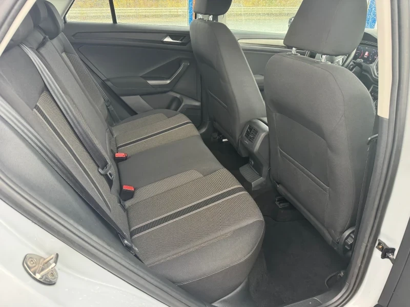 VW T-Roc, снимка 8 - Автомобили и джипове - 53848790