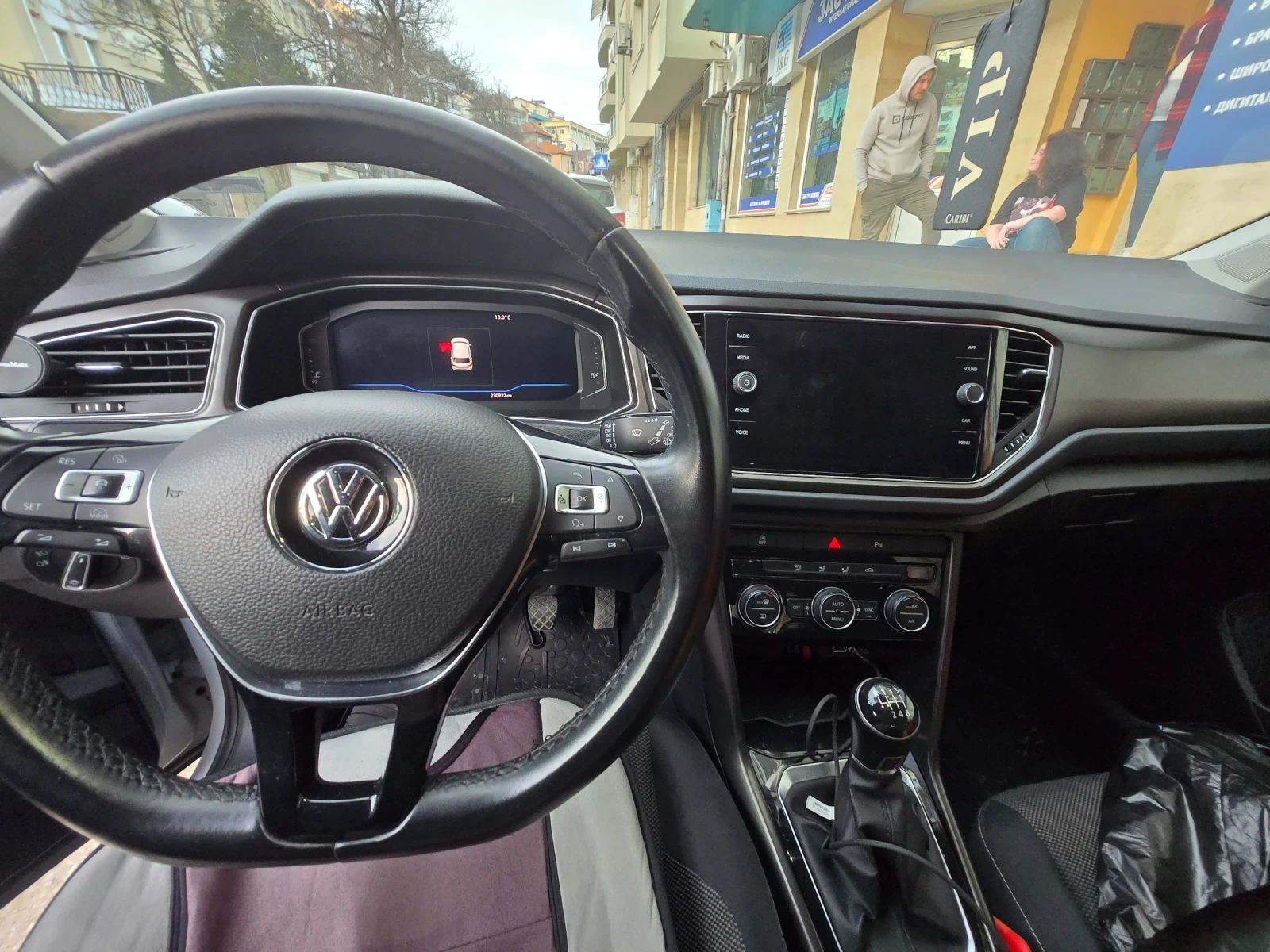 VW T-Roc, снимка 6 - Автомобили и джипове - 53848790