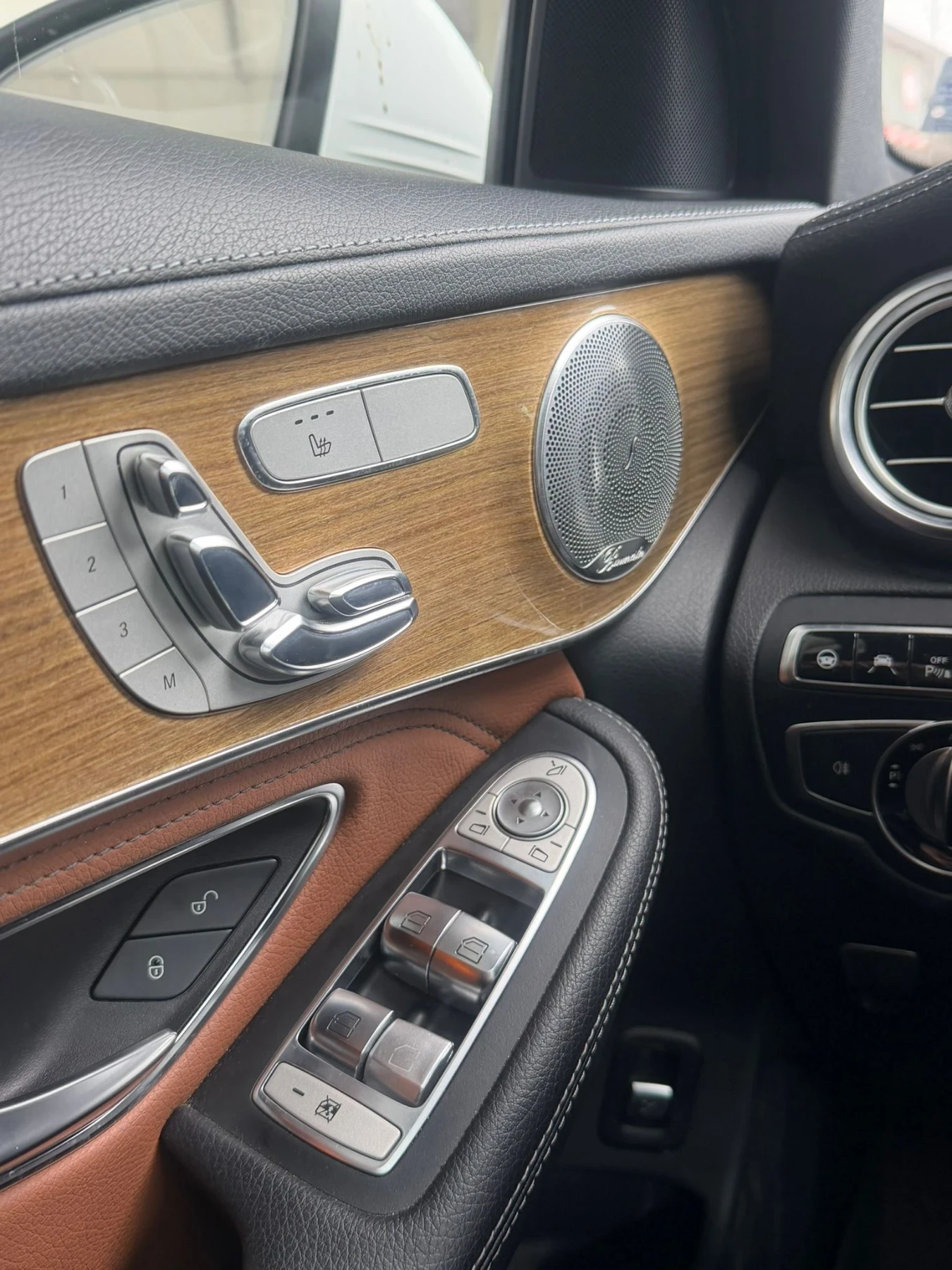 Mercedes-Benz GLC 300 4 MATIC* 360 камери* панорама* keyless* burmester*, снимка 12 - Автомобили и джипове - 54562926