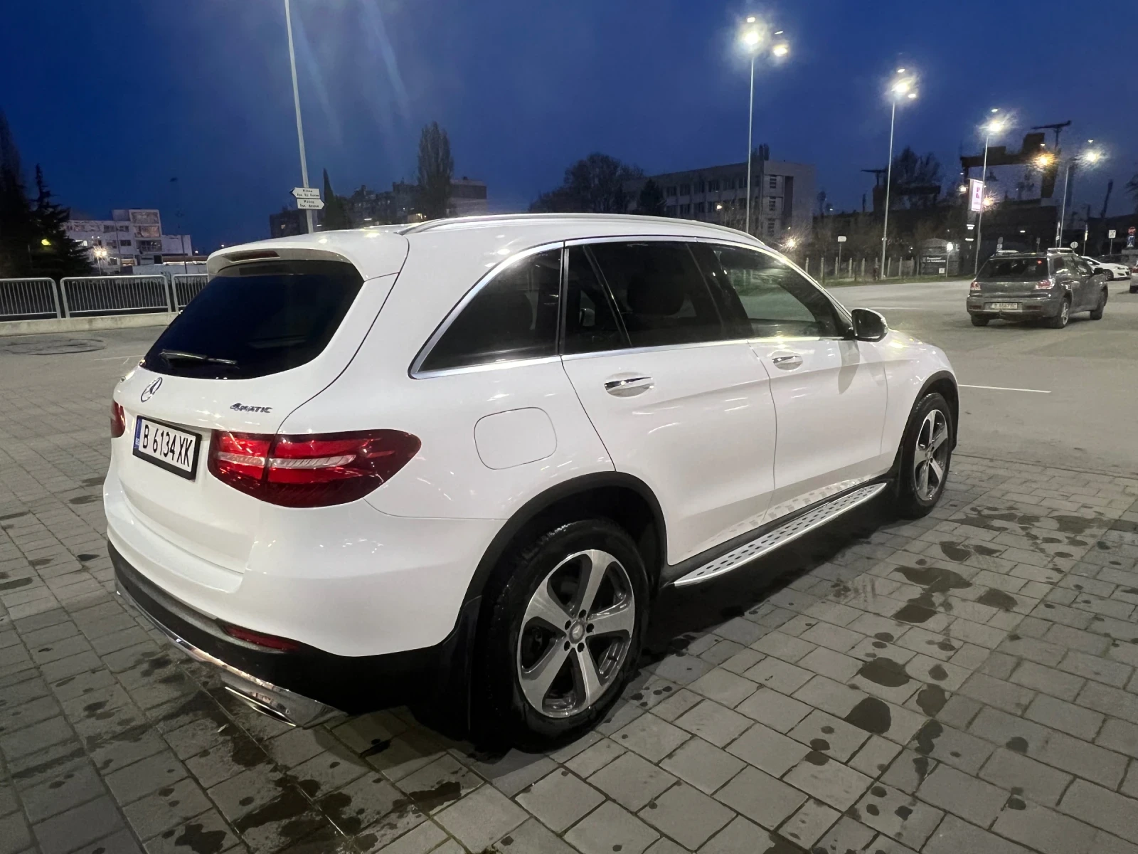 Mercedes-Benz GLC 300 4 MATIC* 360 камери* панорама* keyless* burmester*, снимка 3 - Автомобили и джипове - 54562926