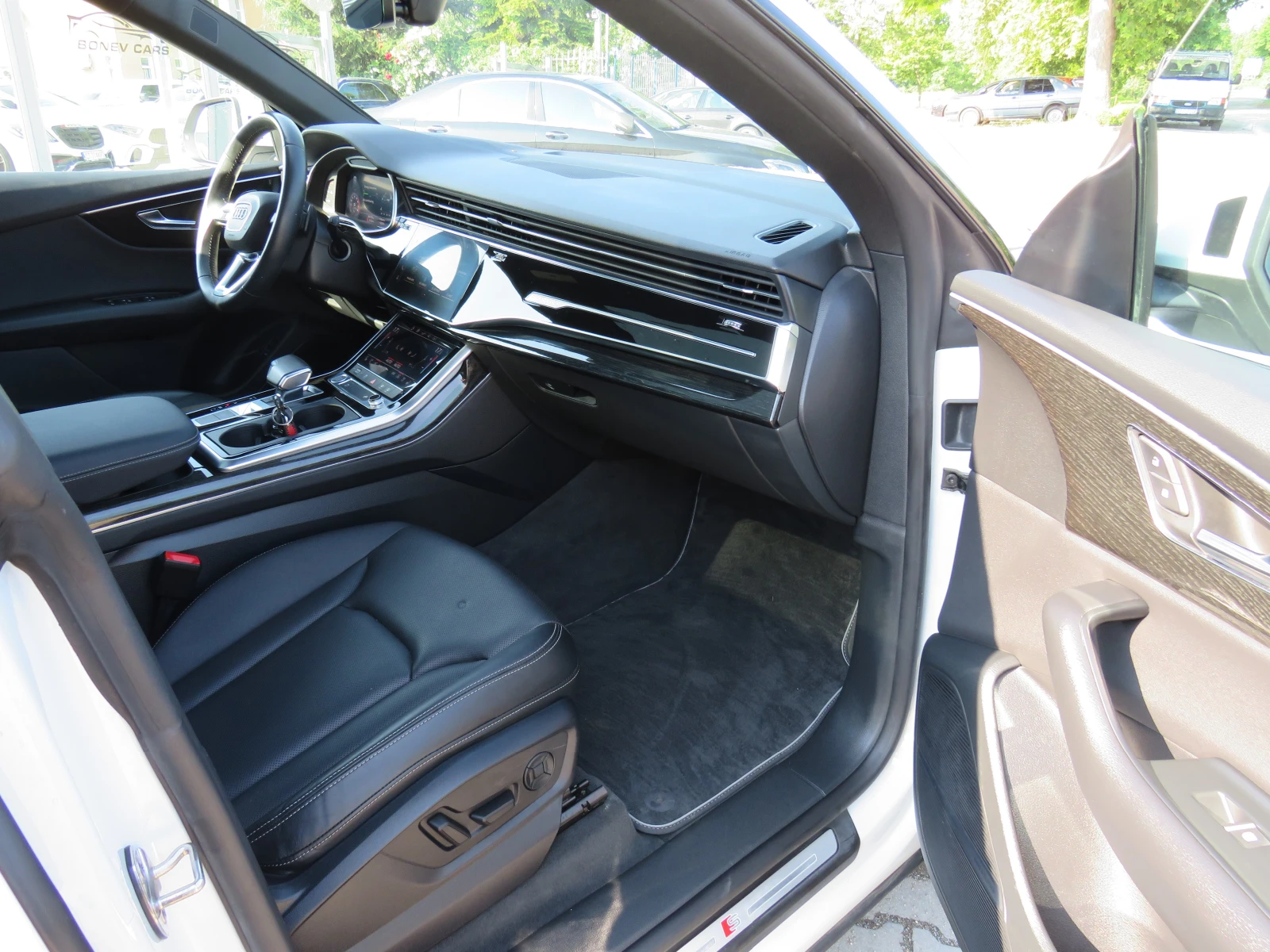 Audi Q8 * RSQ-PACK S-LINE B&O PANO MATRIX* , снимка 12 - Автомобили и джипове - 54787858