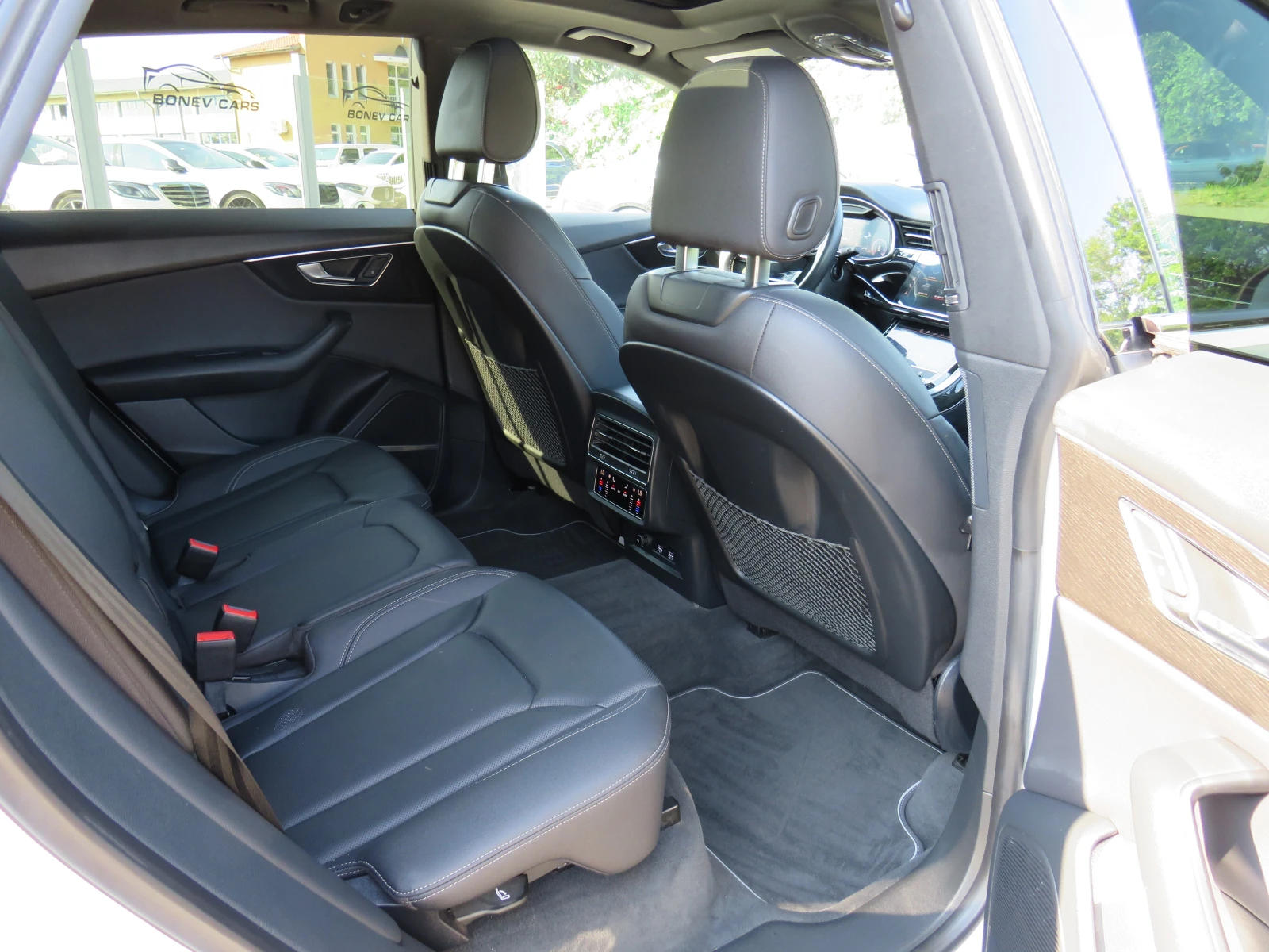 Audi Q8 * RSQ-PACK S-LINE B&O PANO MATRIX* , снимка 11 - Автомобили и джипове - 54787858