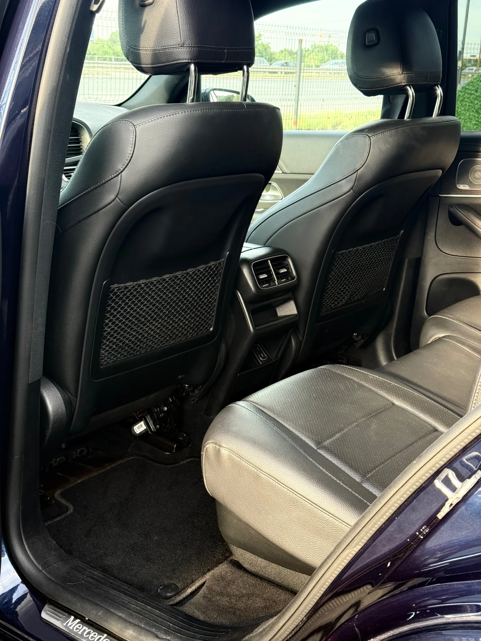 Mercedes-Benz GLE 350 4MATIC/AMG/NIGHT/BURMESTER/360/Подгрев/Пано, снимка 15 - Автомобили и джипове - 54998649