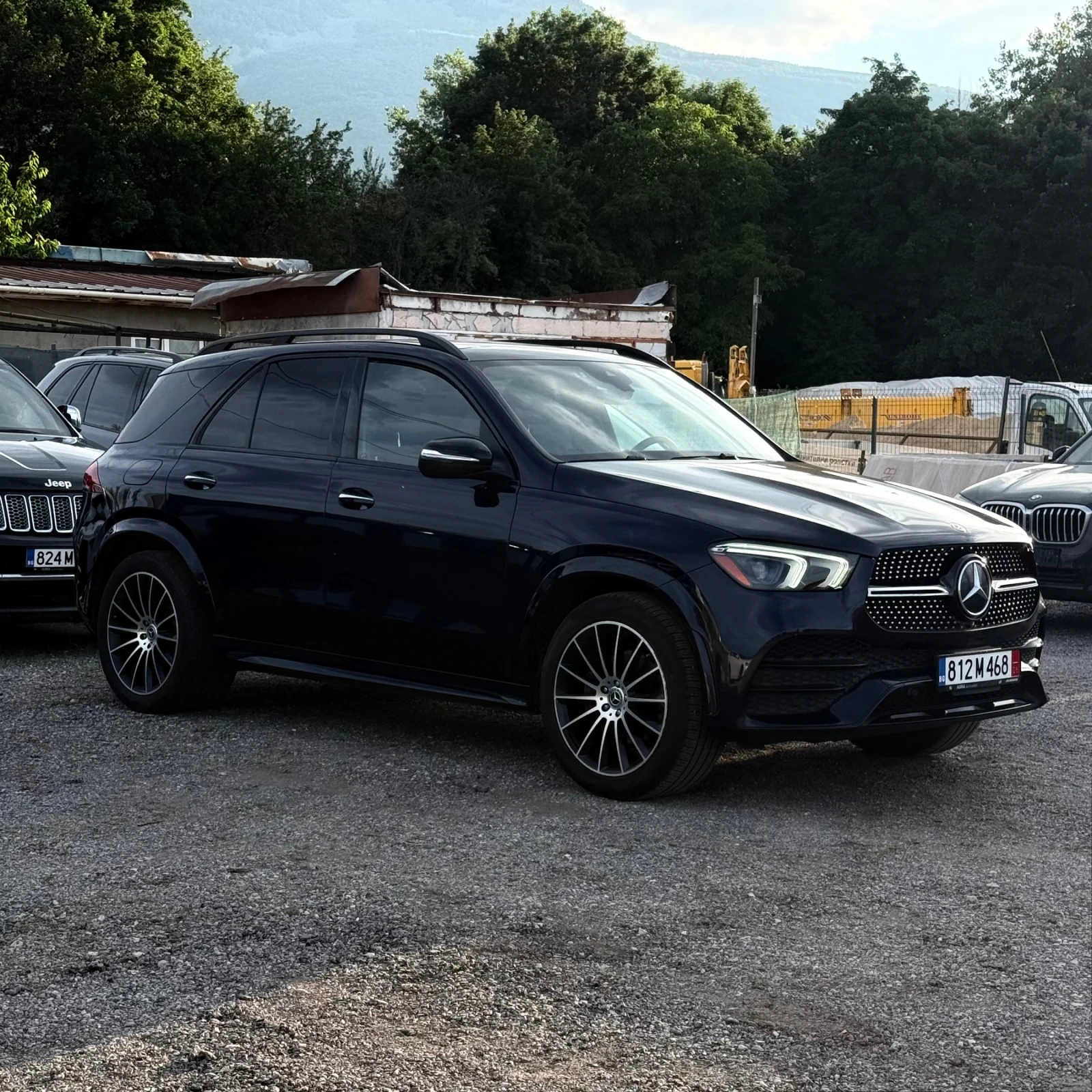Mercedes-Benz GLE 350 4MATIC/AMG/NIGHT/BURMESTER/360/Подгрев/Пано, снимка 2 - Автомобили и джипове - 54998649