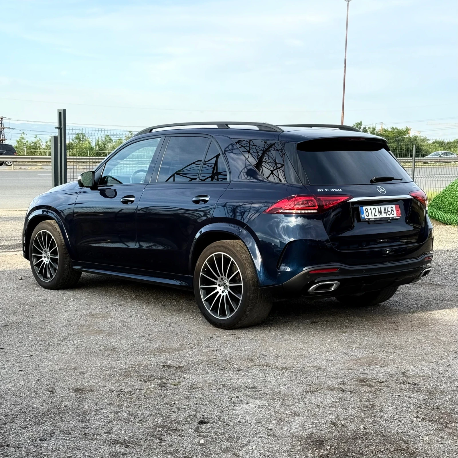 Mercedes-Benz GLE 350 4MATIC/AMG/NIGHT/BURMESTER/360/Подгрев/Пано, снимка 4 - Автомобили и джипове - 54998649