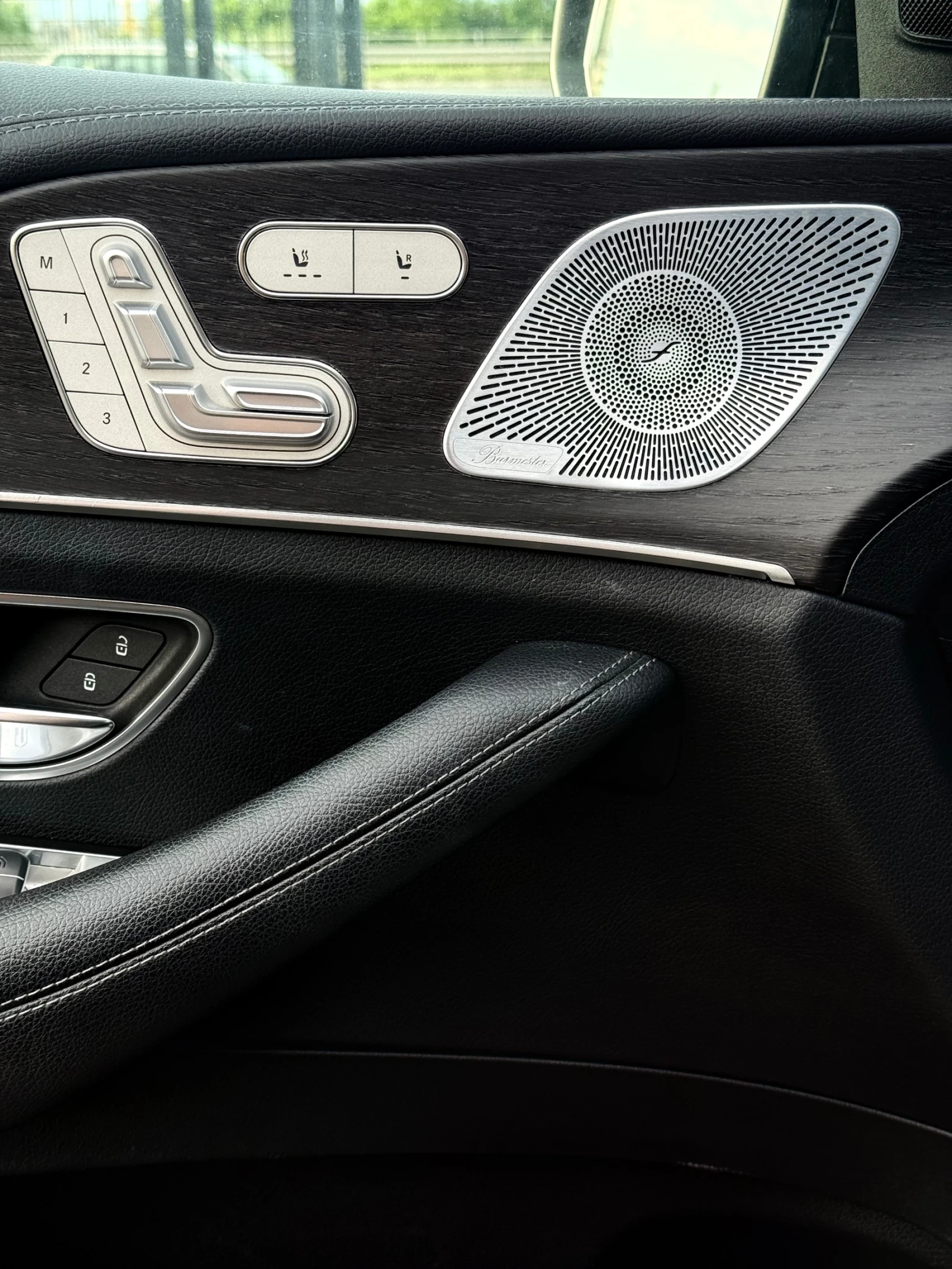 Mercedes-Benz GLE 350 4MATIC/AMG/NIGHT/BURMESTER/360/Подгрев/Пано, снимка 12 - Автомобили и джипове - 54998649