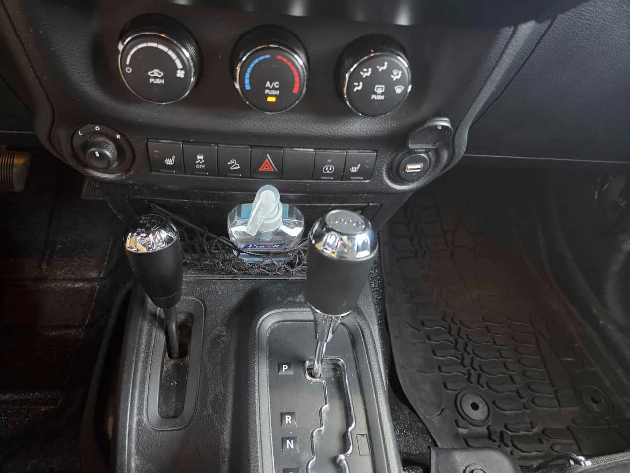 Jeep Wrangler * 75th Anniversary * CARFAX * ЦЕНА ДО БГ, снимка 9 - Автомобили и джипове - 55040511