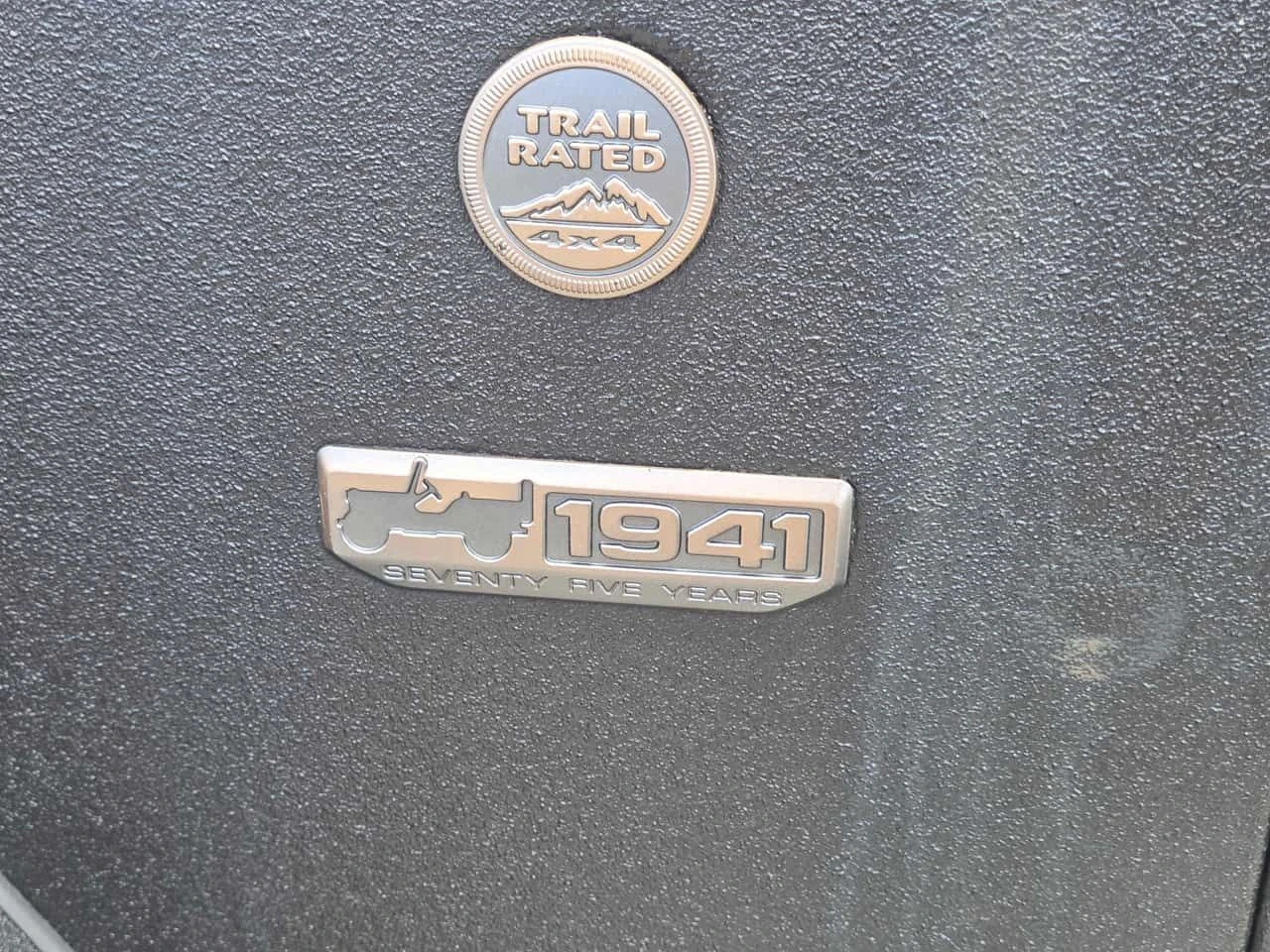Jeep Wrangler * 75th Anniversary * CARFAX * ЦЕНА ДО БГ, снимка 13 - Автомобили и джипове - 55040511