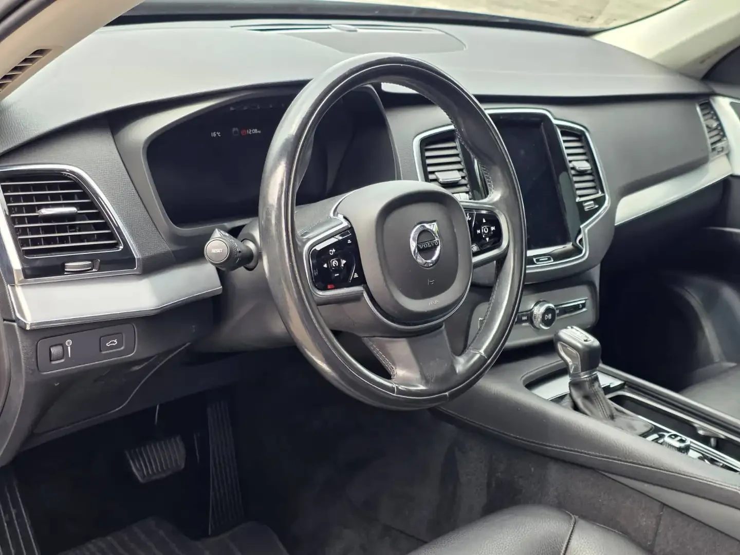 Volvo Xc90 Volvo XC90 Momentum Accident Free! , снимка 10 - Автомобили и джипове - 55189334