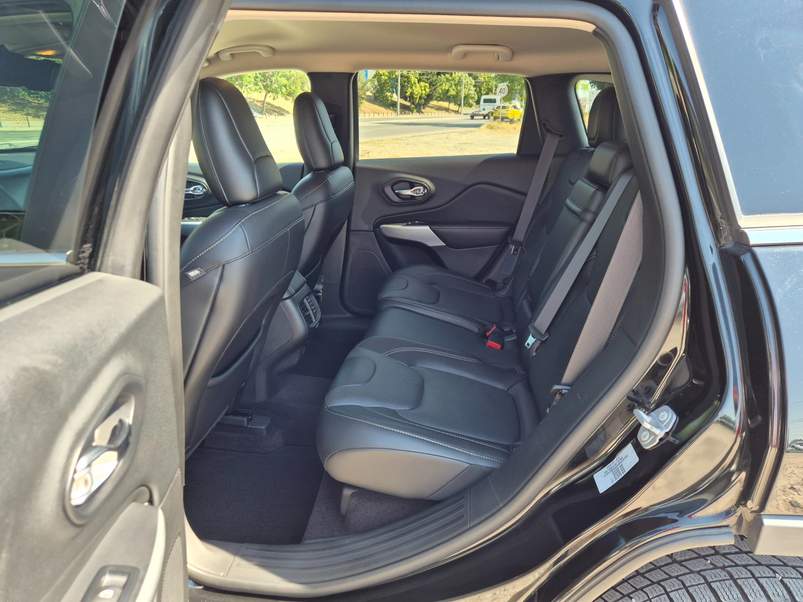 Jeep Cherokee 2.2TD 4WD, снимка 12 - Автомобили и джипове - 55611915