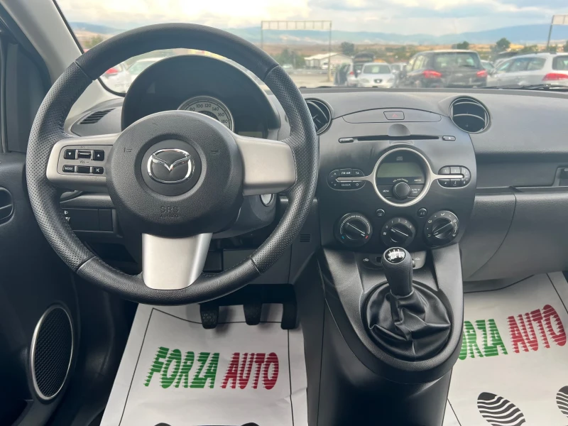 Mazda 2 1.3i, снимка 12 - Автомобили и джипове - 47075793