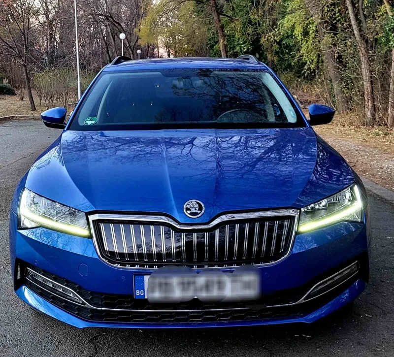 Skoda Superb Plug in, снимка 4 - Автомобили и джипове - 48119571