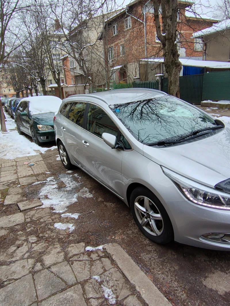 Kia Ceed, снимка 3 - Автомобили и джипове - 48728315