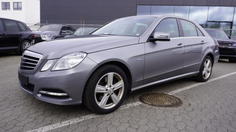 Mercedes-Benz E 350 4Matik Facelift Distronik, снимка 1 - Автомобили и джипове - 49386662