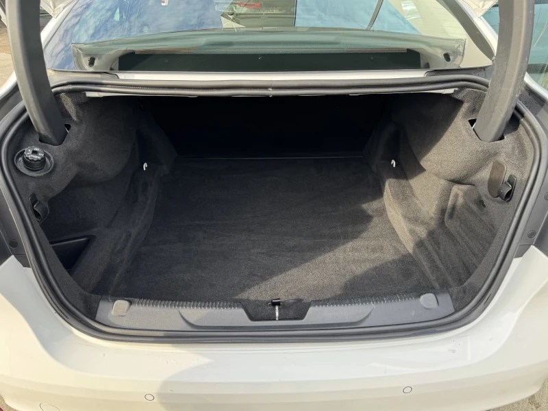 Jaguar XE 2.0d PURE / 4x4, снимка 13 - Автомобили и джипове - 50387468