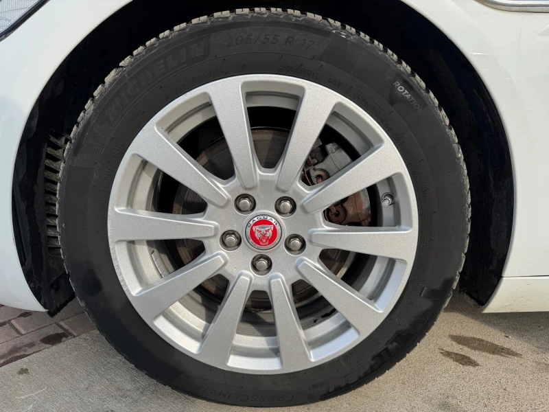 Jaguar XE 2.0d PURE / 4x4, снимка 9 - Автомобили и джипове - 50387468