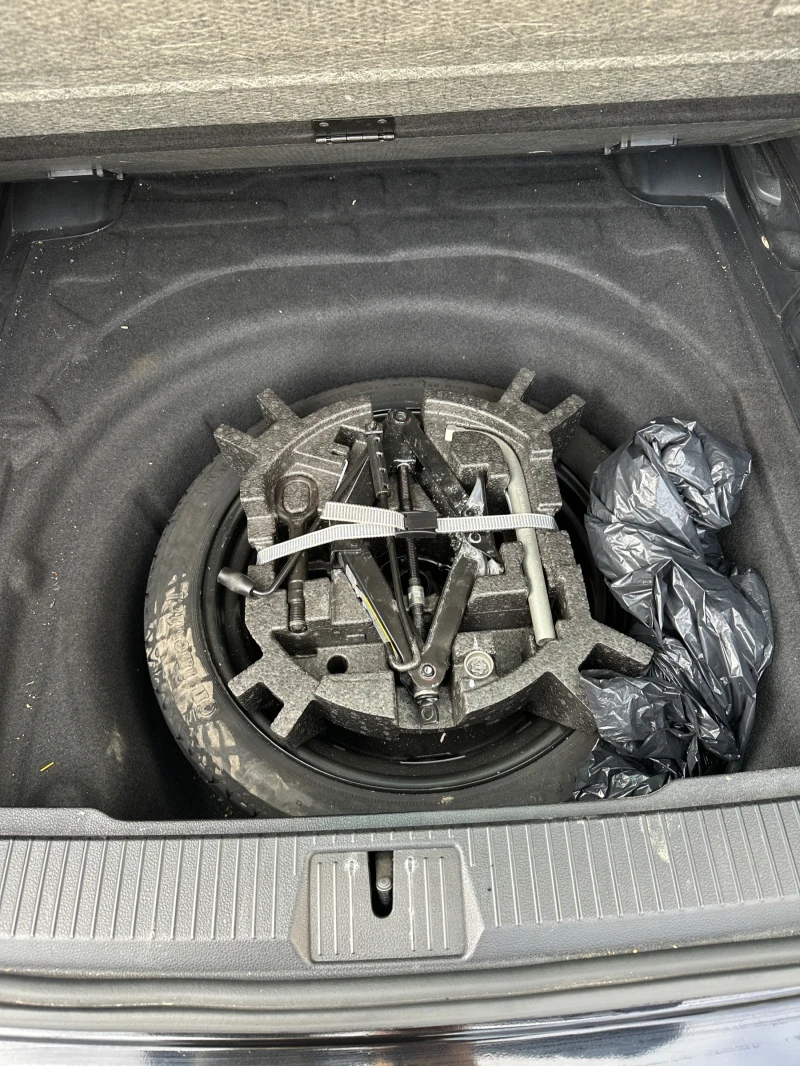 VW Passat, снимка 14 - Автомобили и джипове - 52584607