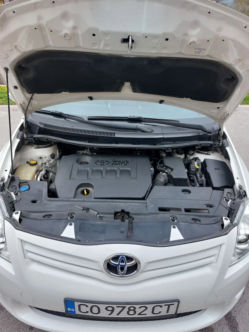 Toyota Auris 1.6, 132 к.с., снимка 9 - Автомобили и джипове - 52771270