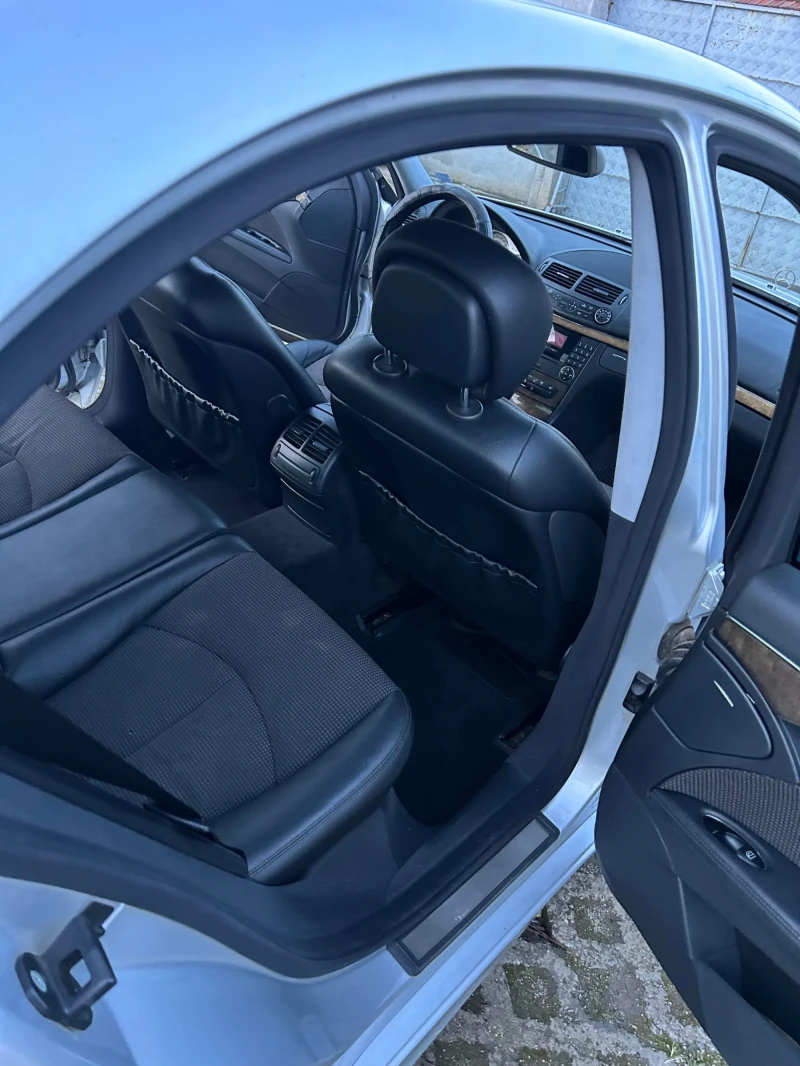 Mercedes-Benz E 280, снимка 9 - Автомобили и джипове - 53270024
