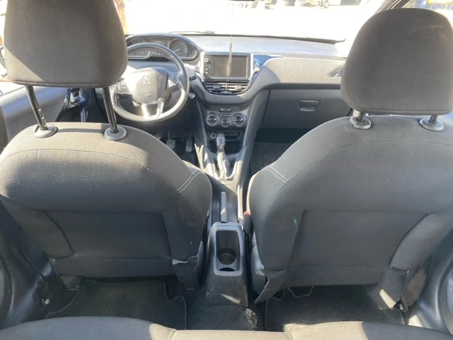 Peugeot 208, снимка 11 - Автомобили и джипове - 54104649