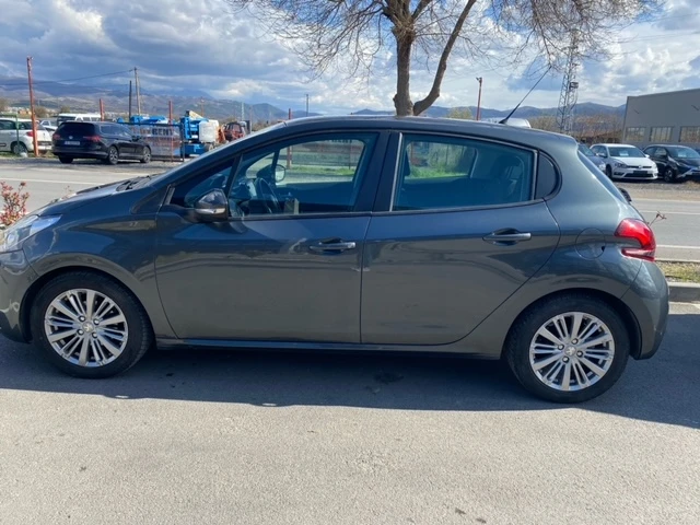 Peugeot 208, снимка 2 - Автомобили и джипове - 54104649