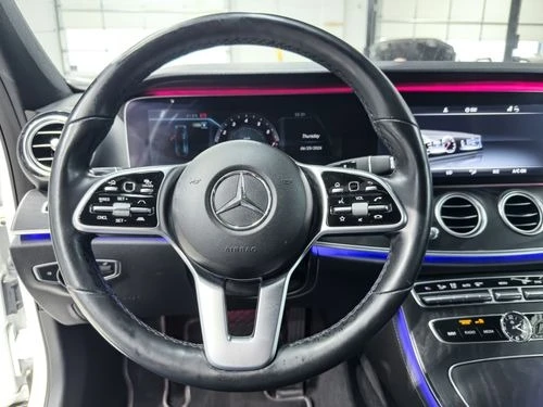 Mercedes-Benz E 300 E 300 4MATIC | Burmester | Panorama | Distronic | , снимка 7 - Автомобили и джипове - 55200152