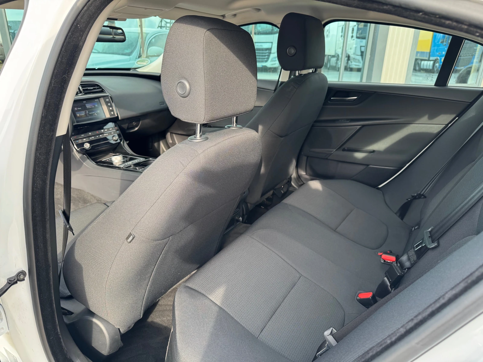 Jaguar XE 2.0d PURE / 4x4 | Mobile.bg   11