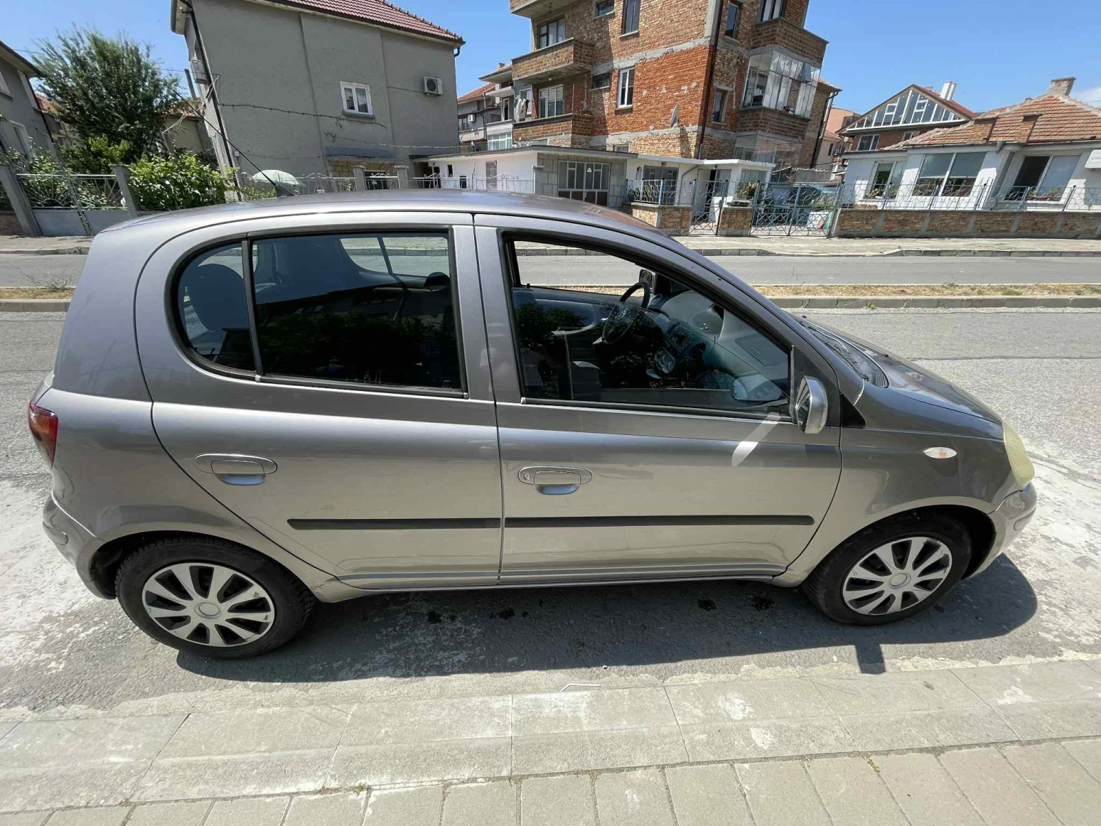 Toyota Yaris  - изображение 4