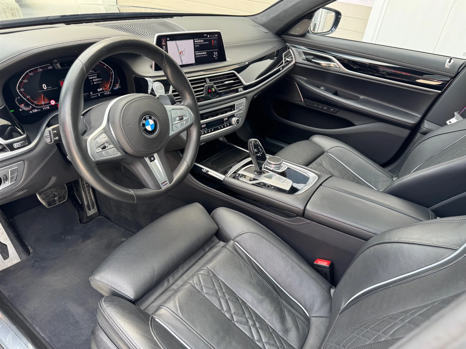 BMW 750 xDrive Sedan - изображение 6