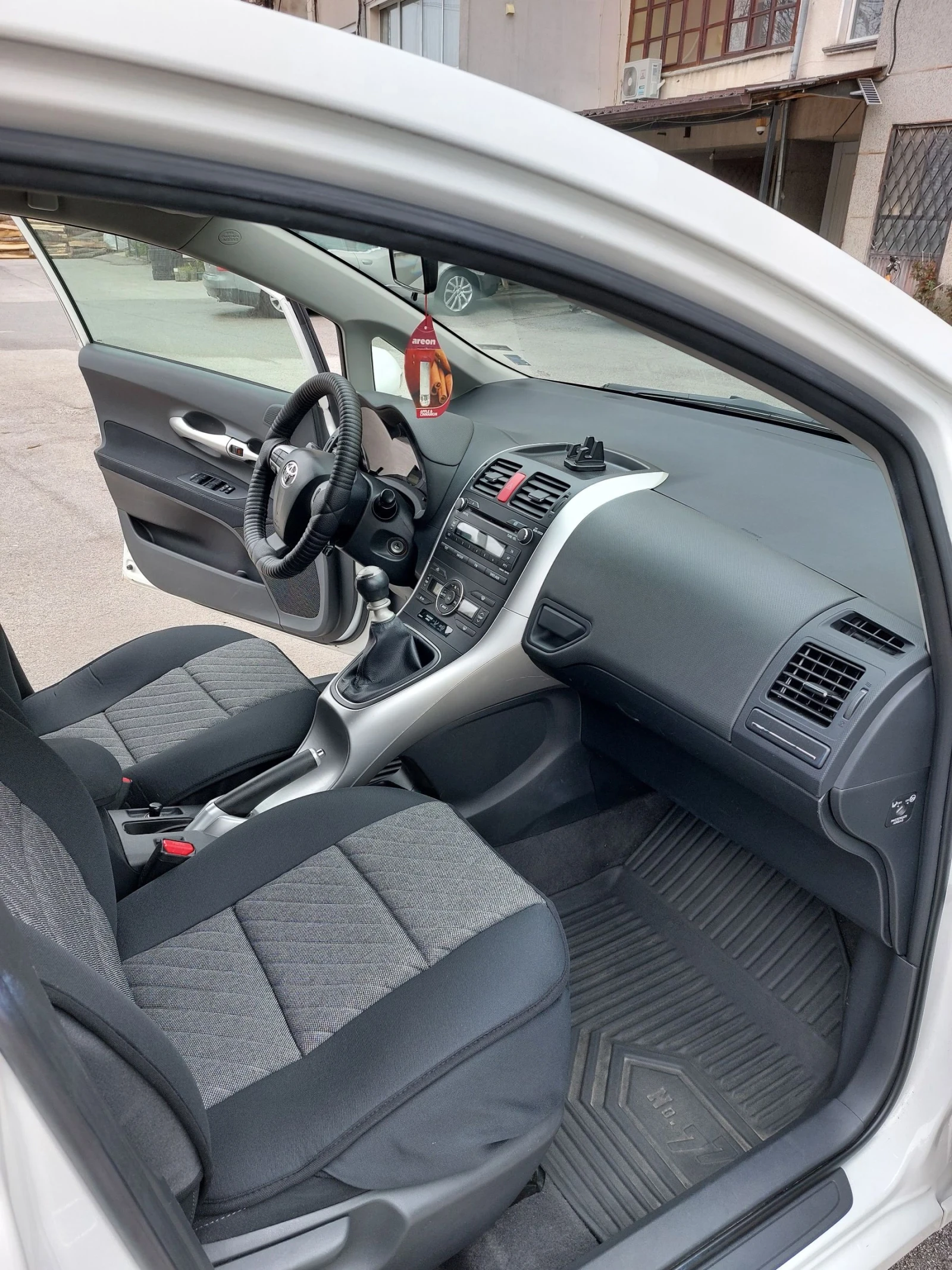 Toyota Auris 1.6, 132 к.с. - изображение 6